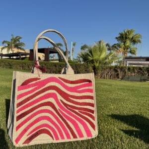 Color: Fuchsia & burgundy blend